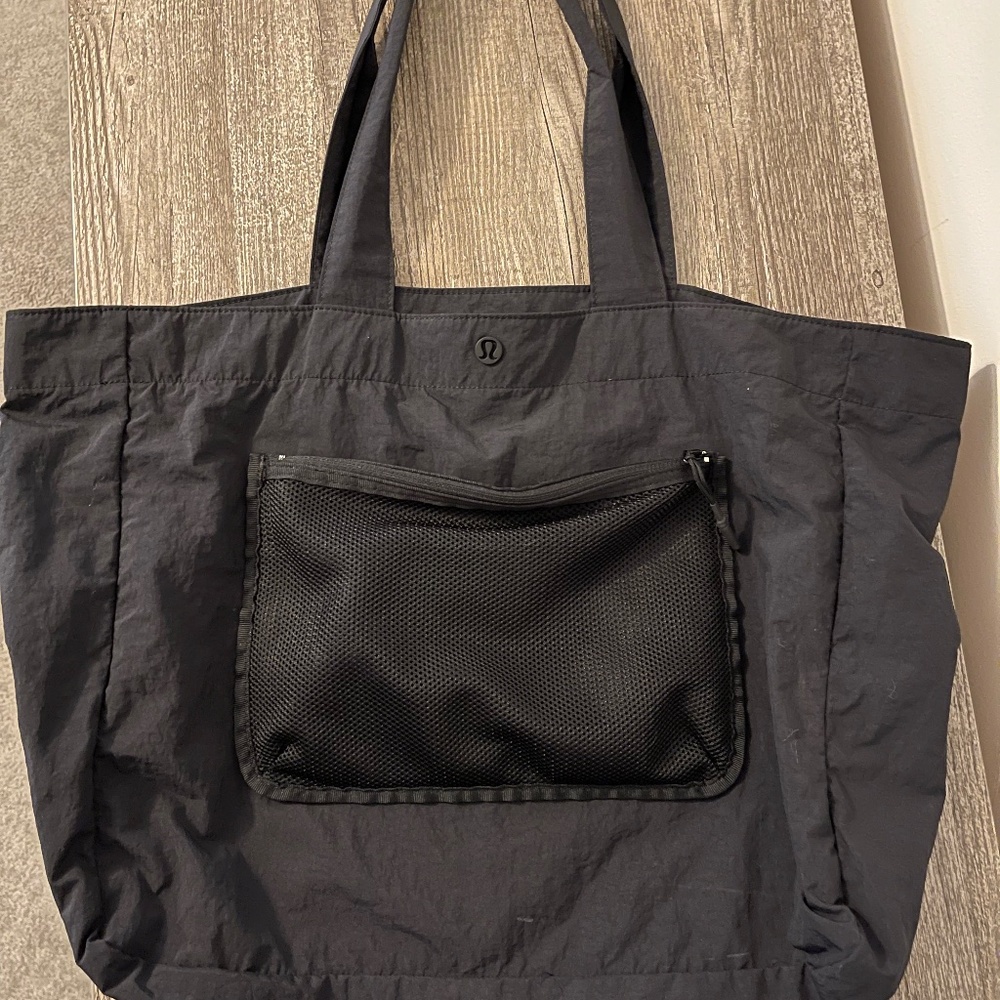 Lululemon black tote bag